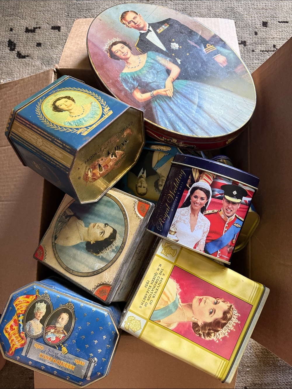 Collectible Royal Portrait Tin Set - Blue and Gold Accents